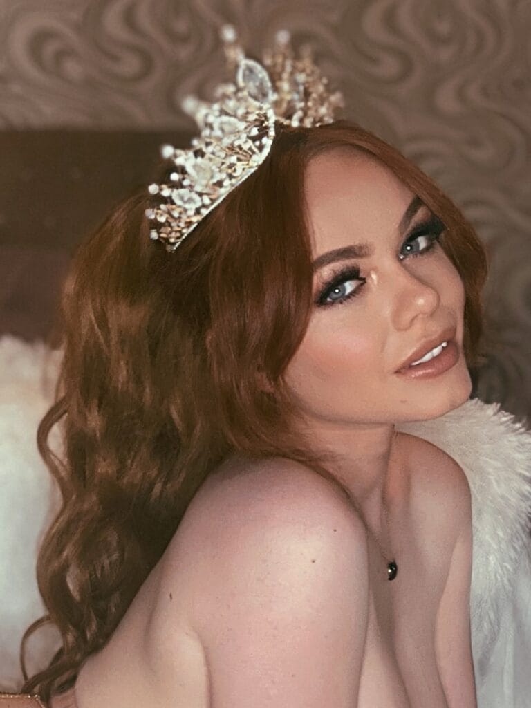 Ella Hughes OnlyFans - @ellahughesxxx