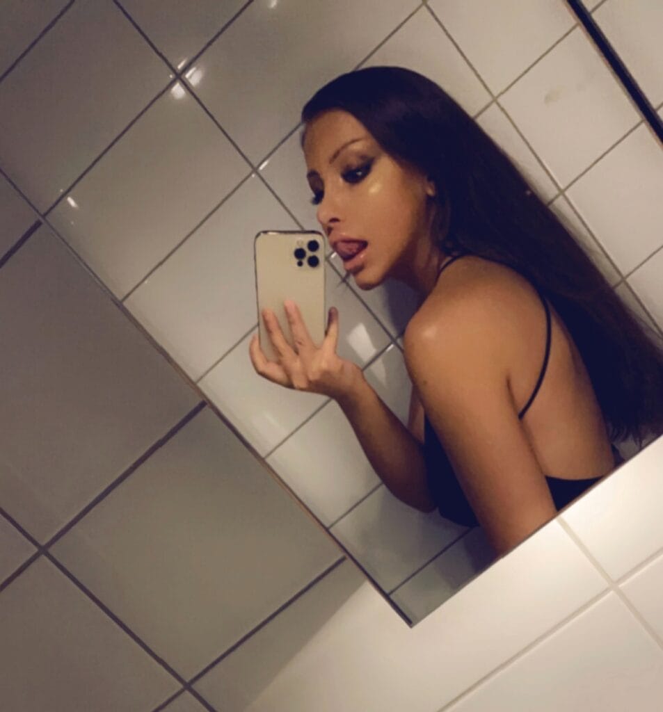 Victoria Alice OnlyFans - @victoriaalices